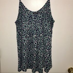 EUC Torrid Size 3 Navy tank with blue/white floral